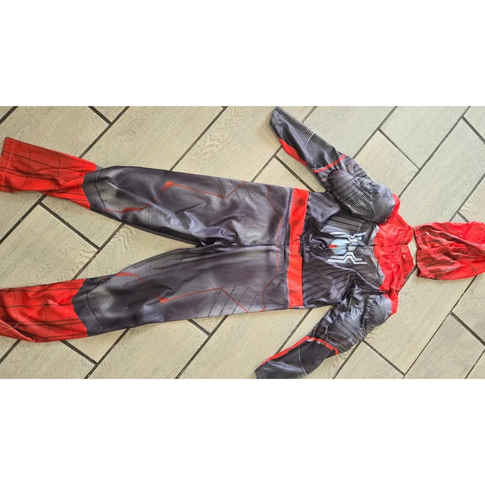 Disney Marvel Spider-Man Far From Home Kids Costume Red Black Size 7/8 Mask Set - Picture 8 of 9